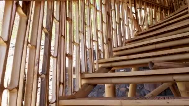 Bambu de escada de design de interiores, design de interiores estilo decoração minimalista, design de espaço de vida simples — Vídeo de Stock