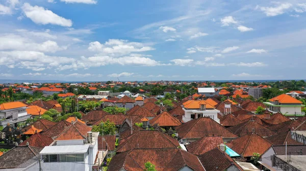 Pemandangan udara di atas atap rumah-rumah di Canggu, Bali — Stok Foto