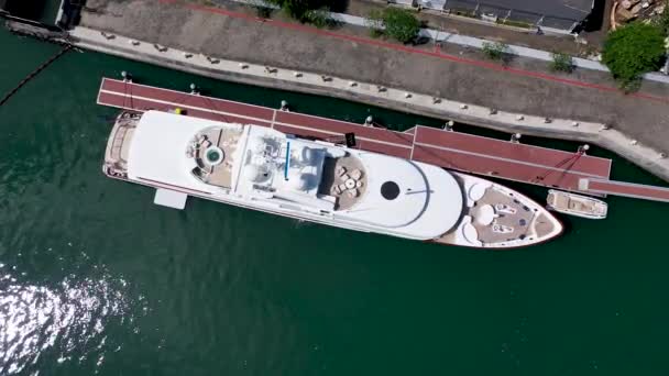 Drone Aérien Plan Haut Vers Bas Yacht Luxe Avec Piscine — Video