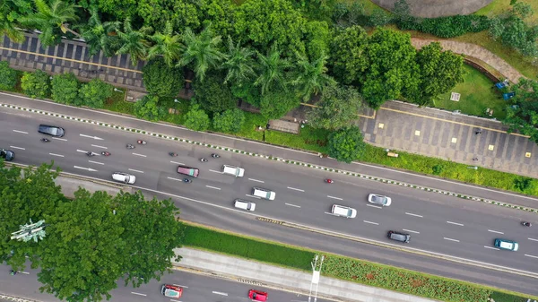 Jakarta şehrindeki caddelerin hava manzarası — Stok fotoğraf