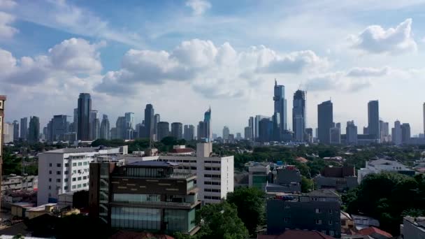 Jakarta stad zonnige dag jakarta stad belangrijkste verkeer straat wolkenkrabber bouw antenne panorama 4k the city — Stockvideo