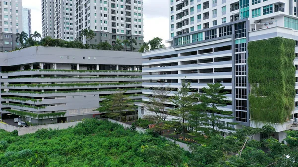 Estacionamento Multi Nível Fachada Garagem Exterior Fundo Arranha Céus Edifícios — Fotografia de Stock