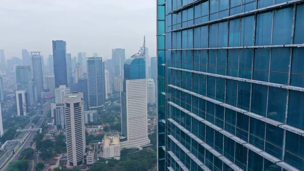 Szoros Tükröződése Buliding Üveg Fasade Felhőkarcoló Építészet Üzleti Koncepciója Kék — Stock Fotó
