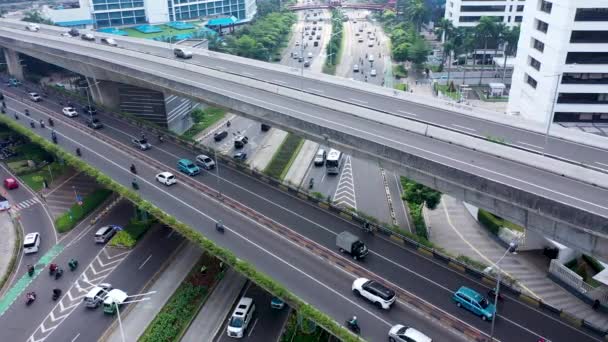 Luftaufnahme Einer Mehrstöckigen Straßenkreuzung Der Stadt Jakarta Einem Sonnigen Sommertag — Stockvideo