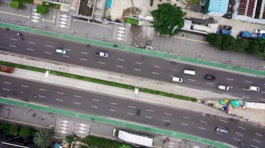 Jakarta Endonezya insansız hava aracı trafiğinin yukarıdan aşağı görüntüsü.