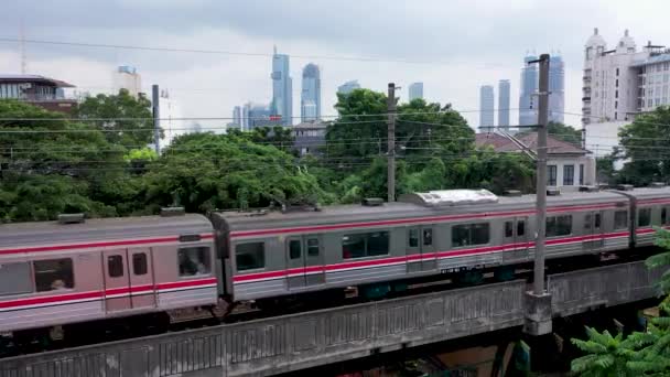 Kereta Api Komuter Kota Melintas Dengan Kecepatan Tinggi Jakarta — Stok Video