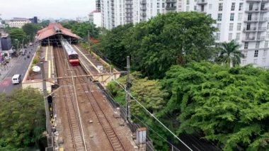 Jakarta MRT Toplu Taşımacılık İstasyonu 'nun hava görüntüsü. Bir İHA 'dan 4K çözünürlükte çekilmiş..