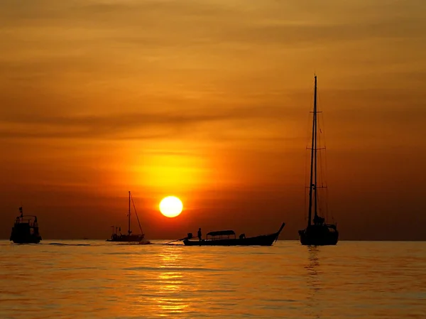 Boat and sunset in Thailand — Stock Photo, Image