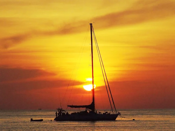 ボートとタイの日没 — ストック写真