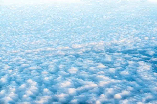 青い空と雲自然背景 — ストック写真