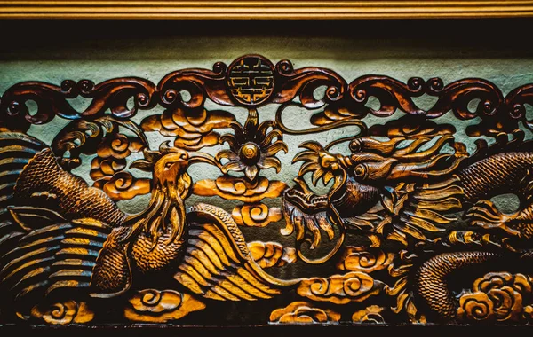 Traditionell Asiatisk Konst Trä Snidning Drake Och Svan Bakgrund — Stockfoto