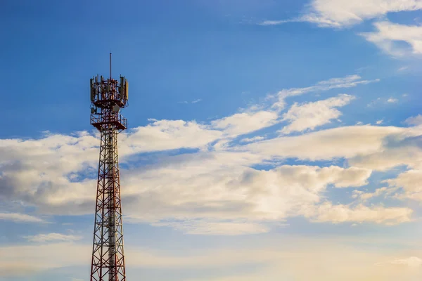 Antena torre de telefone — Fotografia de Stock