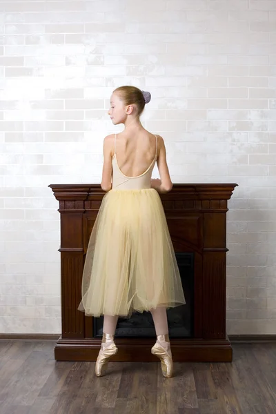 Studio portrait of an attractive young ballerina — Stock Photo, Image