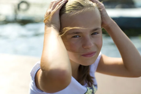 Portrait of the teenage girl — Stock Photo, Image