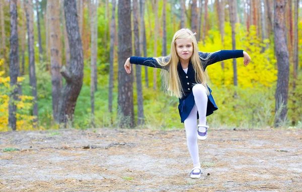Porträt des schönen fünfjährigen Mädchens — Stockfoto