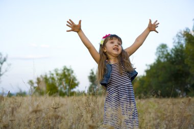 duygusal dört yaşındaki kız portresi