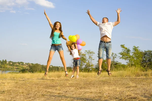 Dad, mom and baby bouncing up — Stockfoto