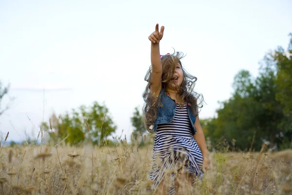 Portrait de la jeune fille émotionnelle de quatre ans — Photo