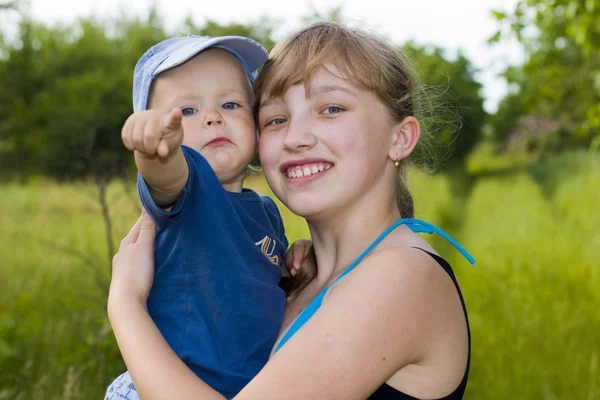 Hermano y hermana —  Fotos de Stock