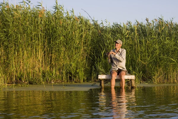 Pescador em bastões — Fotografia de Stock