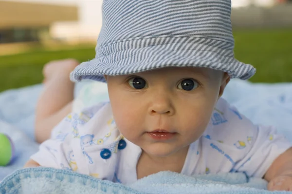 Retrato del niño de cerca — Foto de Stock