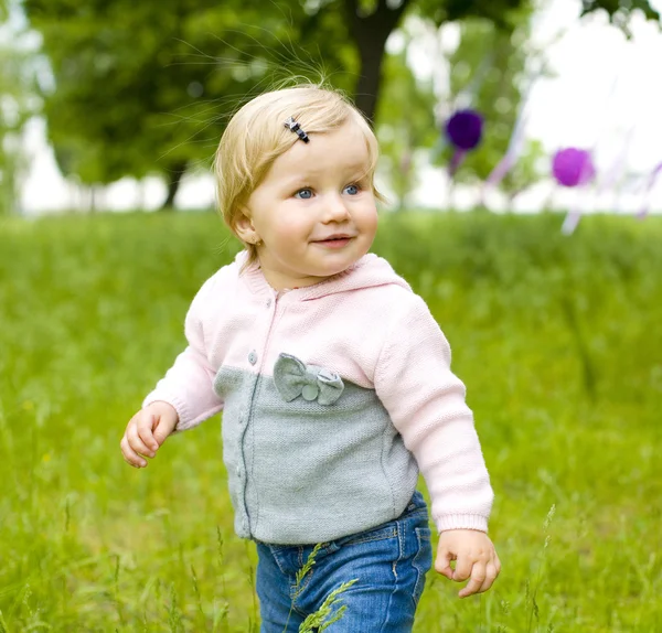 Portrait of the one-year-old little girl in park — Stock Photo, Image