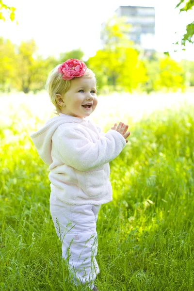 Portrait de la petite belle fille — Photo