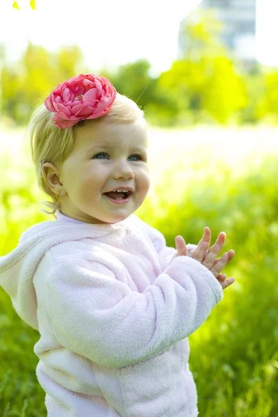 Retrato da menina bonita — Fotografia de Stock