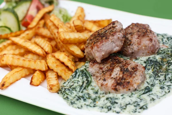 domuz eti bonfile, patates, ıspanak