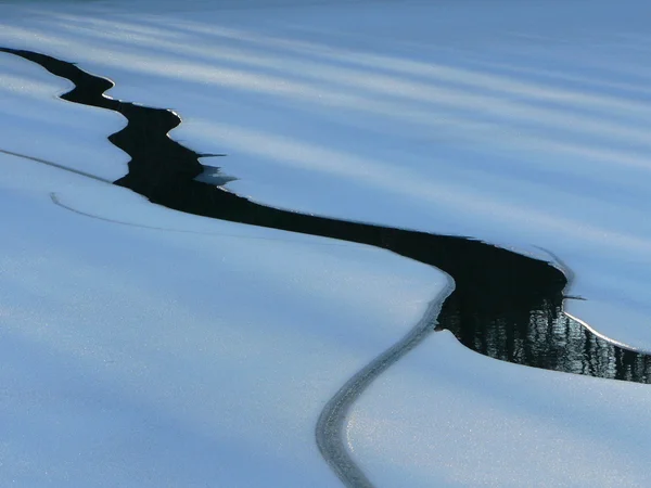 Hielo del lago derretimiento — Foto de Stock