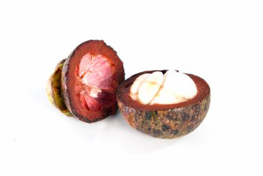 Beyaz arka planda mangosteen,