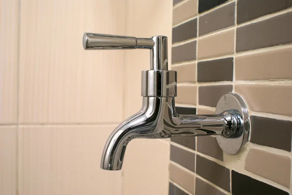 Dripping water from faucet — Stock Photo, Image