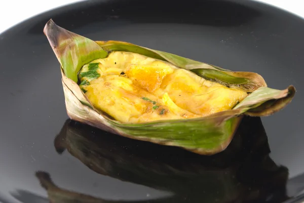 Kai-parm, Omelett in Bananenblättern, traditionelle nordthailändische Kost — Stockfoto