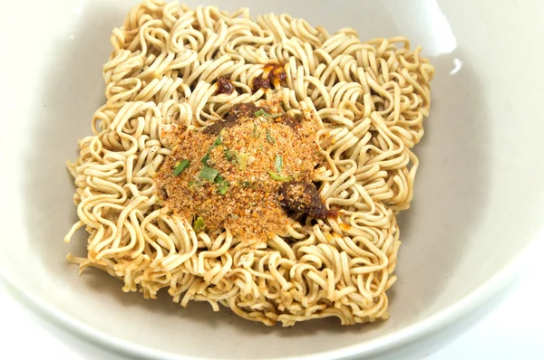 ボウルに乾燥インスタント麺 — ストック写真