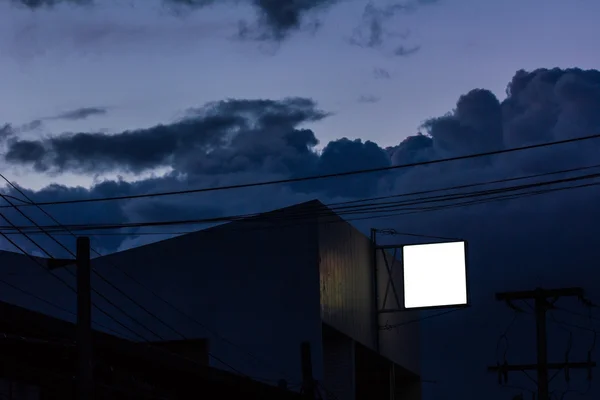 Petite lightbox contre ciel sombre dans la soirée, gabarit vierge — Photo