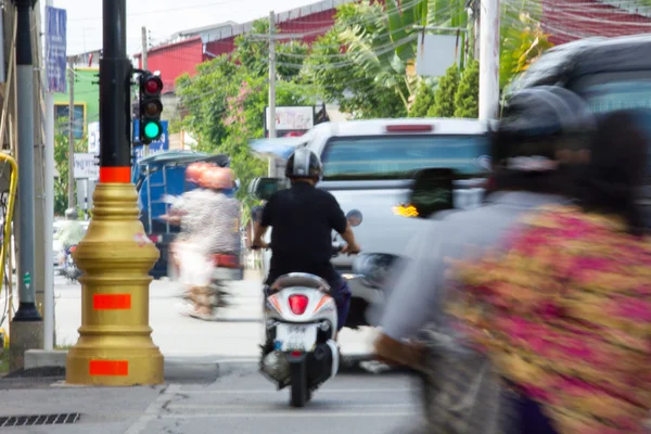 Blurred image of vehicles running on street in Thailand (motion — Stock Photo, Image