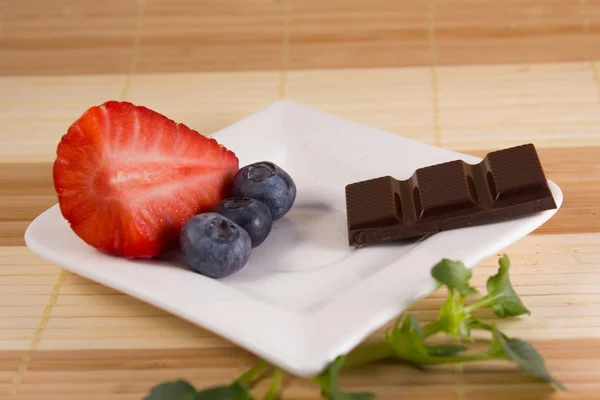 Dieta o probar el chocolate —  Fotos de Stock
