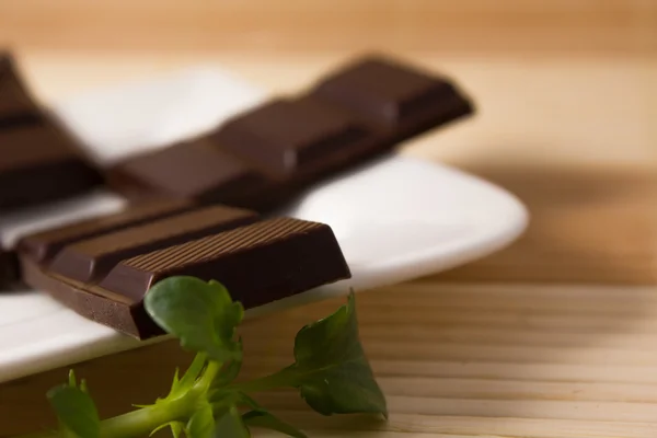 Four dark chocolate bars close — Stock Photo, Image