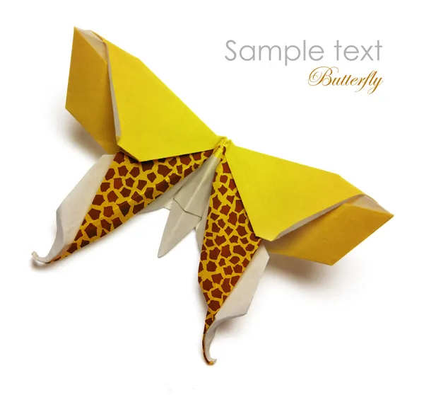 Желтая оригами-бабочка — стоковое фото
