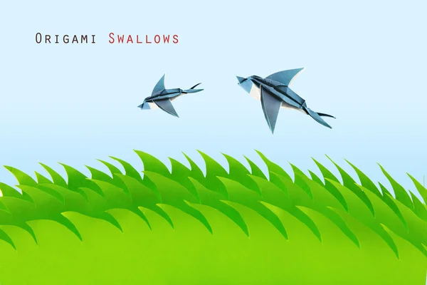 Campo verde con golondrinas de origami —  Fotos de Stock