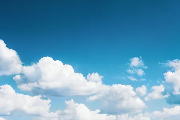 Céu azul nublado — Fotografia de Stock