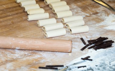 pişirme önce çikolatalı kruvasan