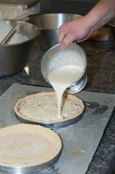 Cooking quiche Loraine — Stock Photo, Image