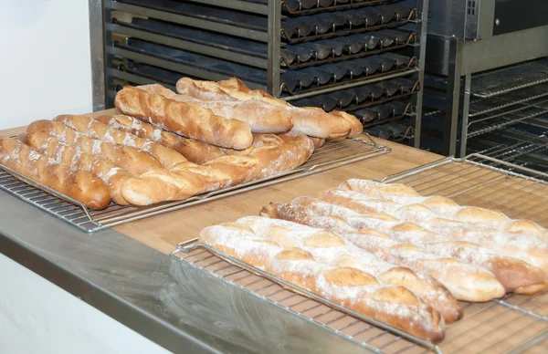 ถุงขนมปัง-เฟรนช์ในร้านเบเกอรี่ — ภาพถ่ายสต็อก