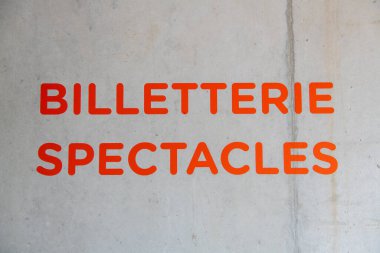 Fransızca gösteri için bilet satışı. İngilizce çeviri 