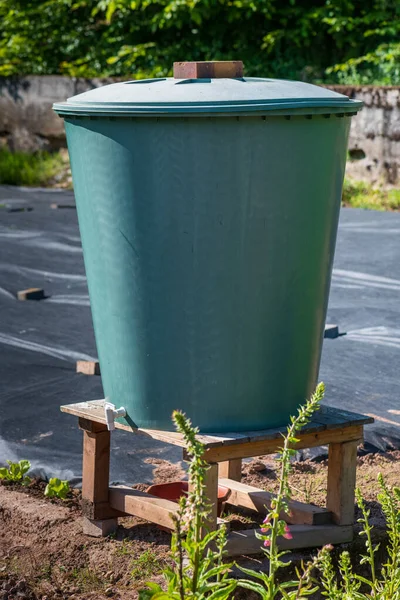 Tanque Agua Lluvia Jardín — Foto de Stock