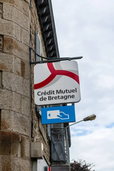Dol Bretagne Brittany France August 2021 Sign Вказує Філію Банку — стокове фото