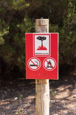 Forest fire prevention sign in France