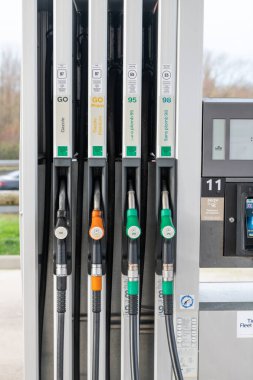 12 Ekim 2022, Paris, Fransa: benzin pompası hizmeti, enerji ve ekoloji hakkında açıklama