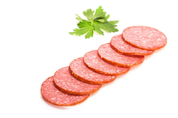 Salsicha de salame cortada em fatias finas em um fundo branco — Fotografia de Stock